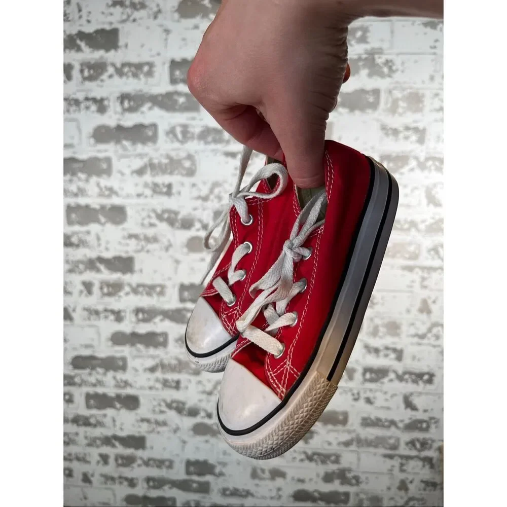 Converse | kids infant size 9 red lace up sneakers